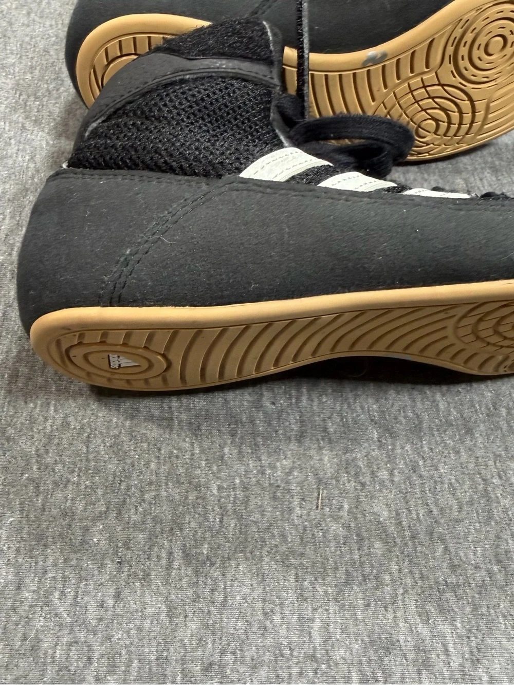 adidas boys Size 2 Black Lace Up Mid Top Wrestling Shoes YYJ606004